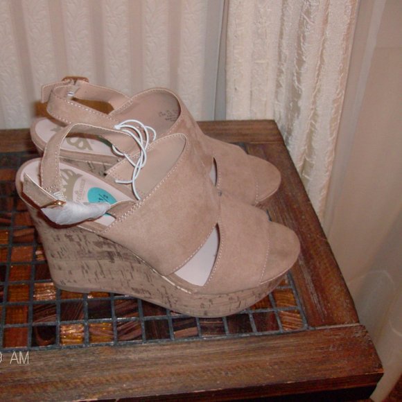 fergilicious cork  wedges- W S 17 - Picture 3 of 5